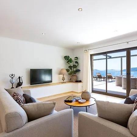 Korsan- 8 Bedroom With Private Pool And Sea View Vila