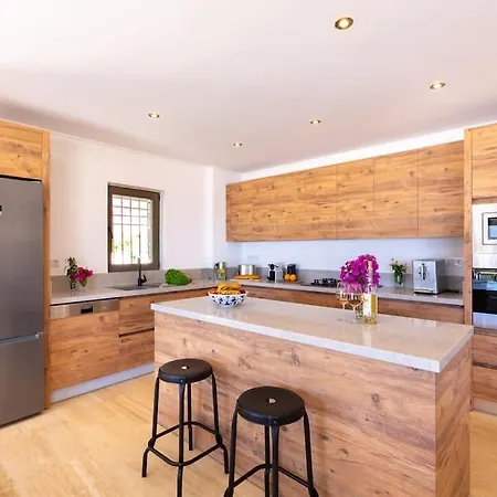 Korsan- 8 Bedroom With Private Pool And Sea View *